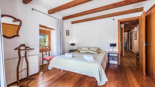 Villa Vista White Bedroom 2