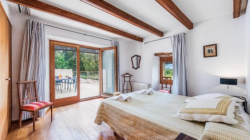 Villa Vista White Bedroom 2