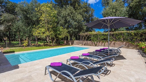 Villa Vista White Swimming pool