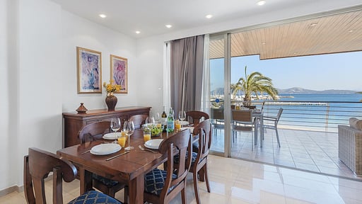 Vistamar II Dining area