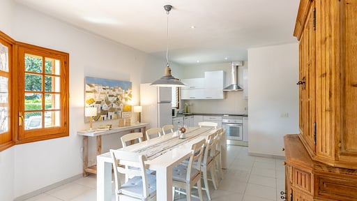 Villa Vora Dining area