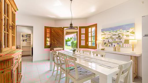 Villa Vora Dining area