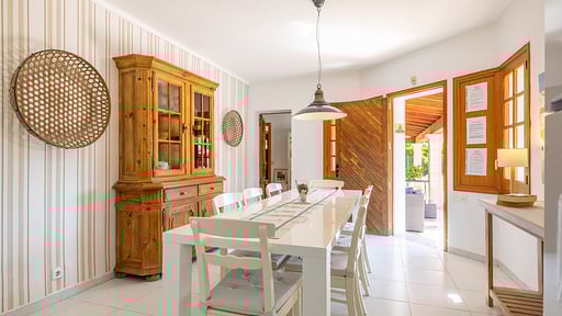 Villa Vora Dining area