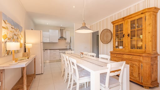 Villa Vora Dining area