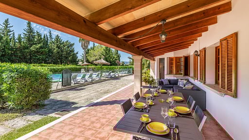 Villa Vora Dining area