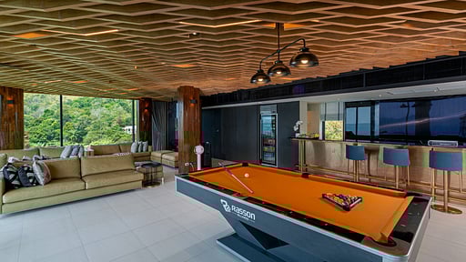 Villa W Luxury Billiard