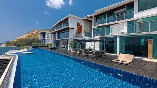 Villa W Luxury Swimming pool 1