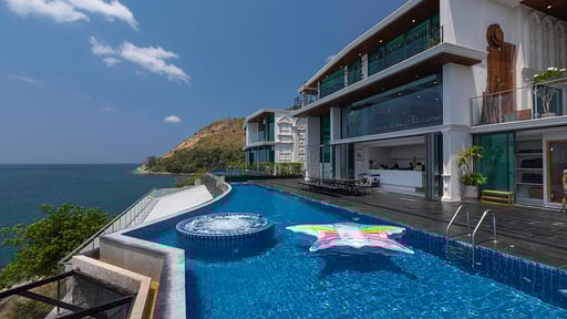 Villa W Luxury Swimming pool 1
