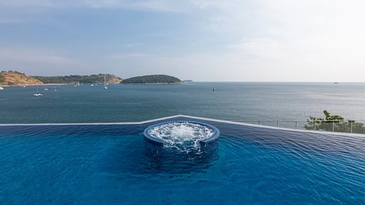 Villa W Luxury Swimming pool 1