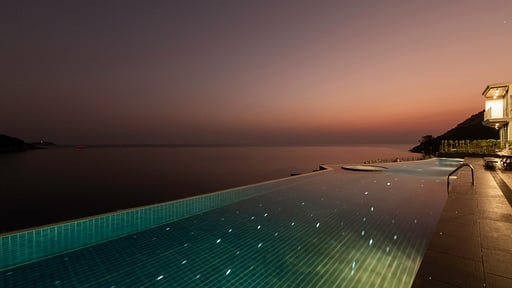 Villa W Luxury Swimming pool 1