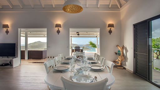 Villa W View Dining area