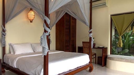 Villa Waterfall Bedroom 1
