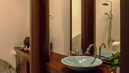 Villa Waterfall Bedroom 2