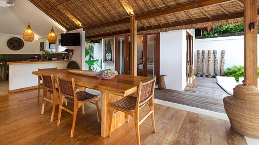 Villa Waterlily Dining area