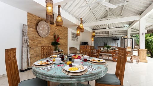 Villa Watie Dining area
