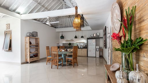 Villa Watie Dining area