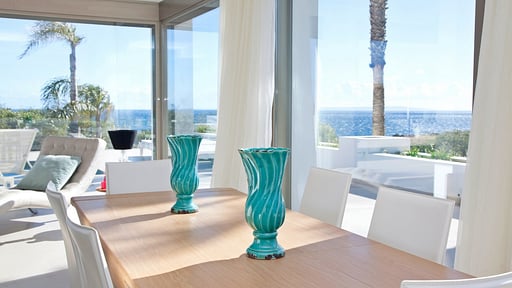Villa Wave Dining area