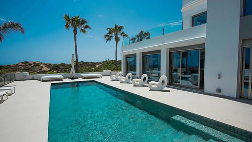 Villa Wave Swimming pool