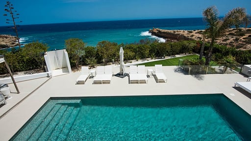 Villa Wave Swimming pool