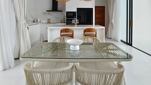 Villa White House Dining area