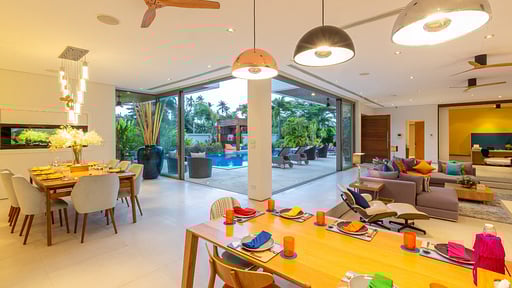 Villa White Skies Dining area