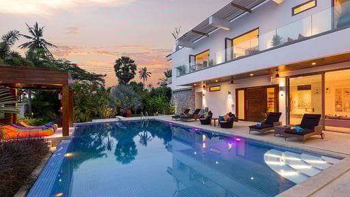 Villa White Skies Swimming pool