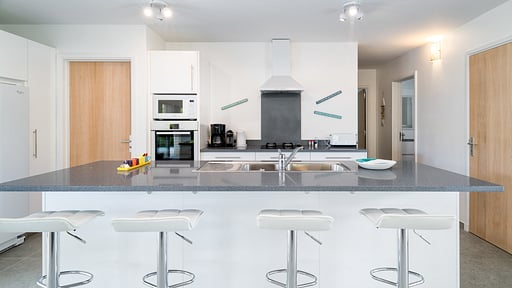 Villa Wild Blue Kitchen