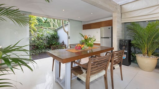 Villa Yasa Canggu Dining area