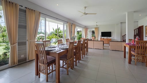 Villa Yenian Dining area