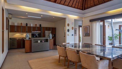 Villa Yudhistira Dining area