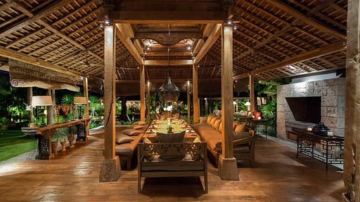 Villa Zelie Dining area