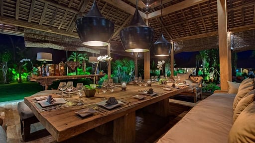 Villa Zelie Dining area