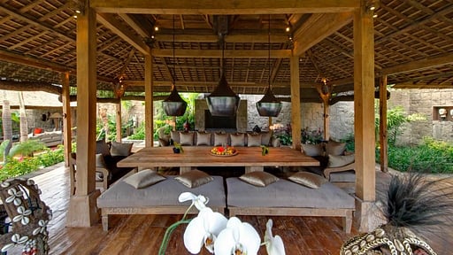 Villa Zelie Dining area