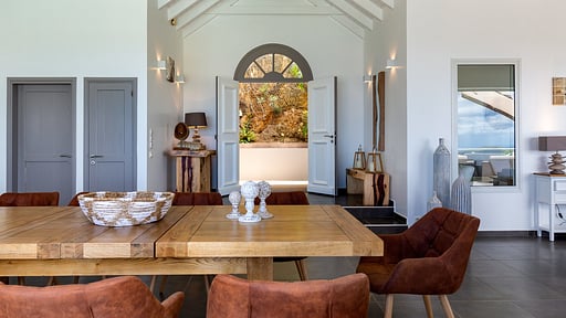 Villa Zetes Dining area