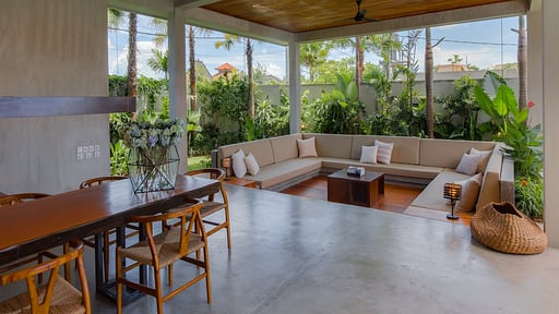 Zin Berawa Villa Dining area