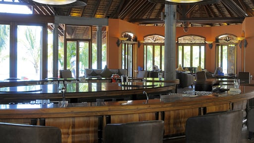 Villas Dinarobin Kitchen