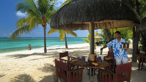 Villas Dinarobin Villa staff