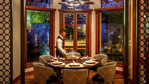 Villas Dinarobin Dining area