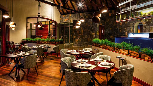 Villas Dinarobin Dining area