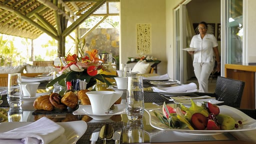 Villas Dinarobin Dining area
