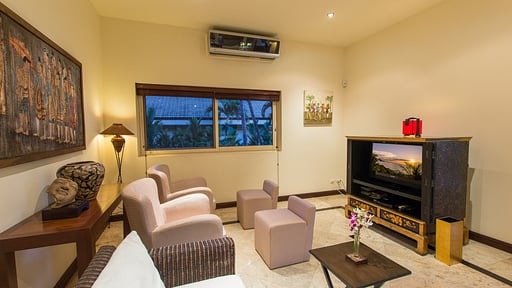 Viola Villa Living room