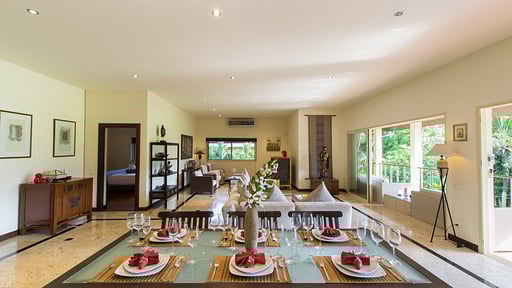 Viola Villa Dining area