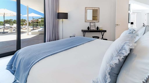 Villa Vista Blue Bedroom 3