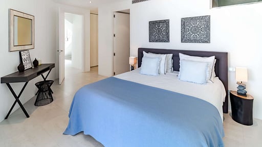 Villa Vista Blue Bedroom 3