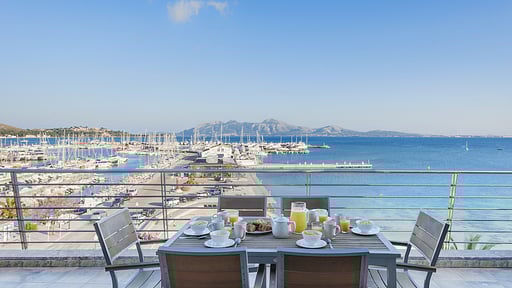 Vista IV Apartment Dining area