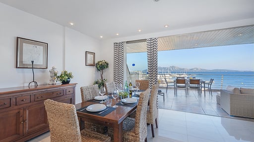 Vista IV Apartment Dining area