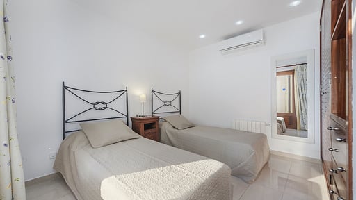 Vista IV Apartment Bedroom 3