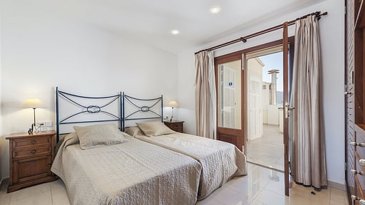 Vista IV Apartment Bedroom 2