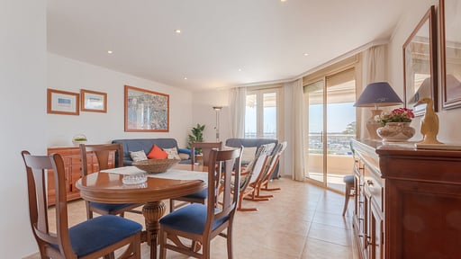 Vista Mar Apartment Dining area