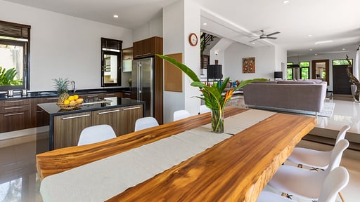 Vista Mar Dining area